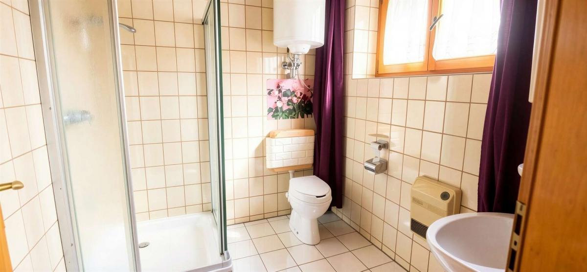 Dusche und WC - (KI optimiert)