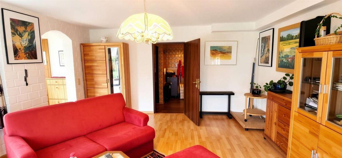 Wohnzimmer Blick zum Bad