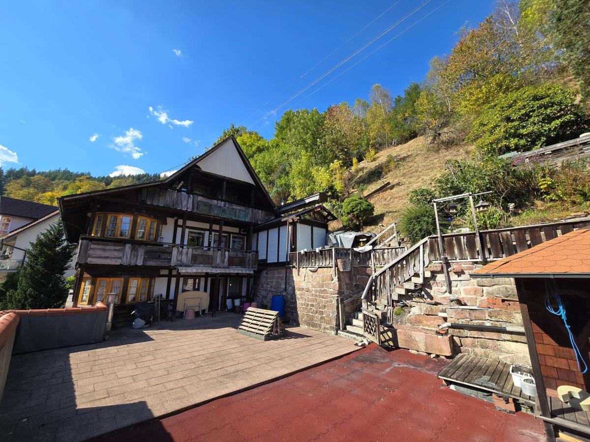 1. OG Blick zum Haus von der Terrasse