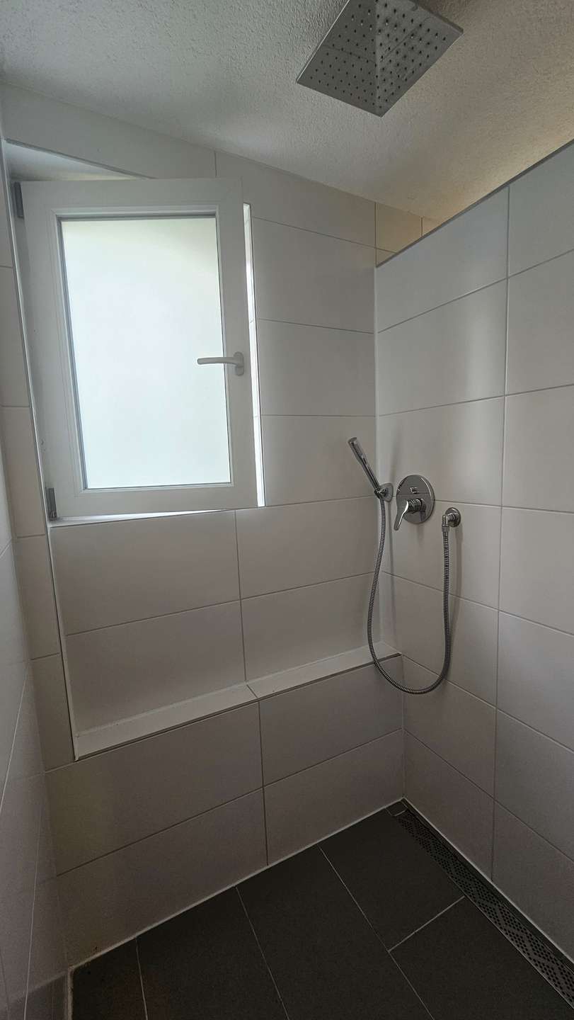 Dusche im Bad OG