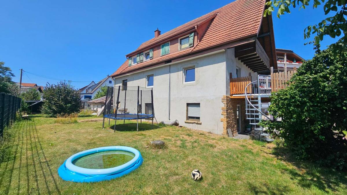 Garten und Hausrückseite