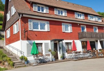 Traditionsgaststätte mit Wohnhaus und Gästezimmern in ruhiger Lage von Betzweiler